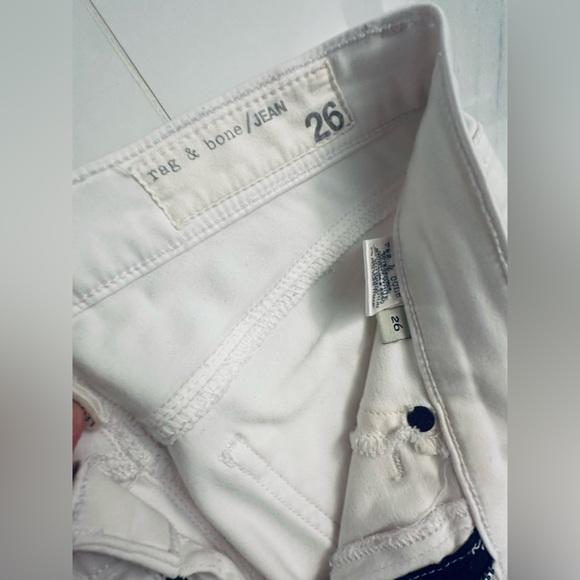 Rag & bone low waisted jeans. Stretchy material very comfortable. - Picture 3 of 3